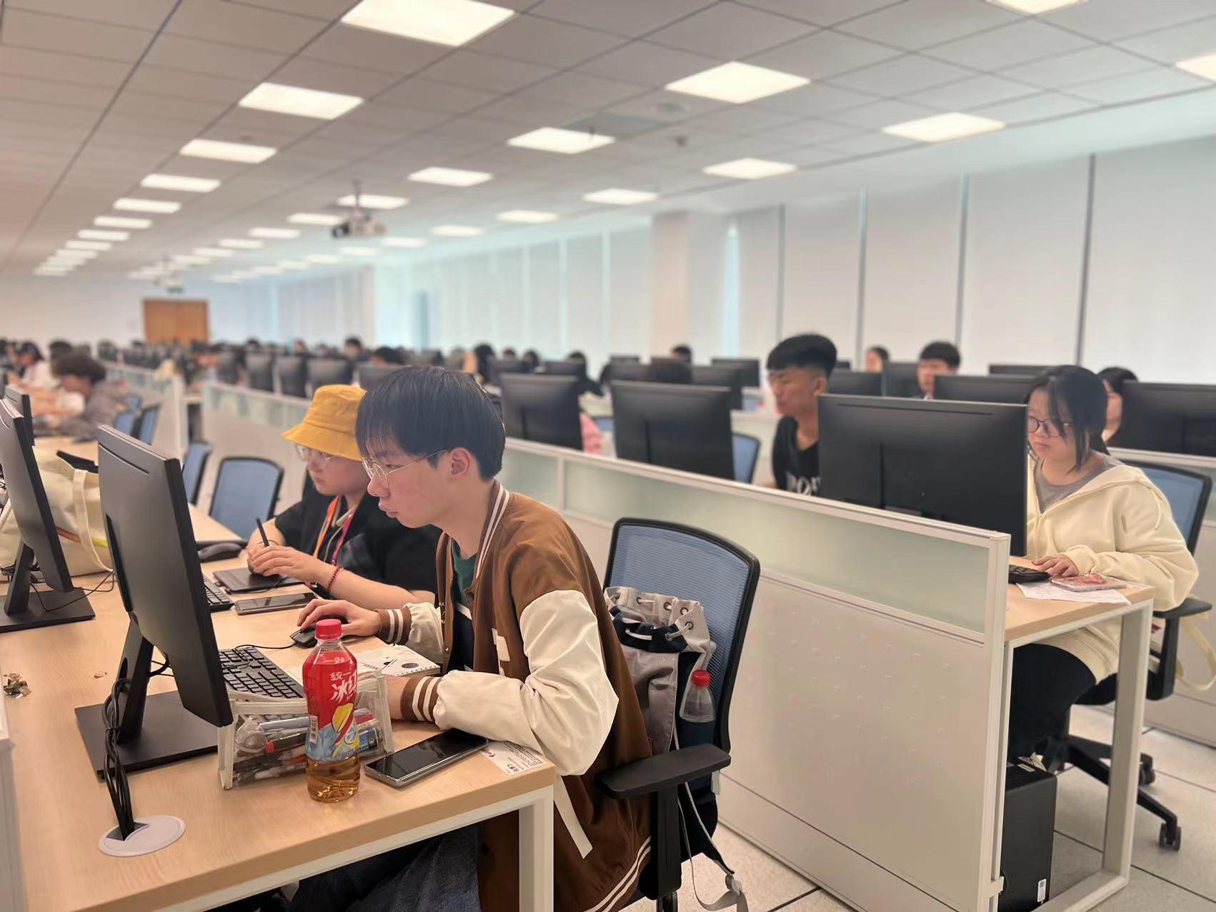 從賽場(chǎng)到新聞臺(tái)